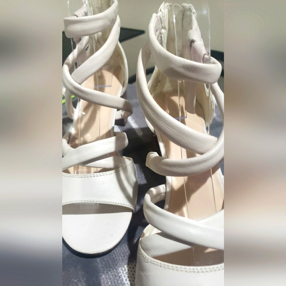 ELEGANT CREAM STRAPPY SANDALS LEATHER UPPERS - Picture 6 of 12